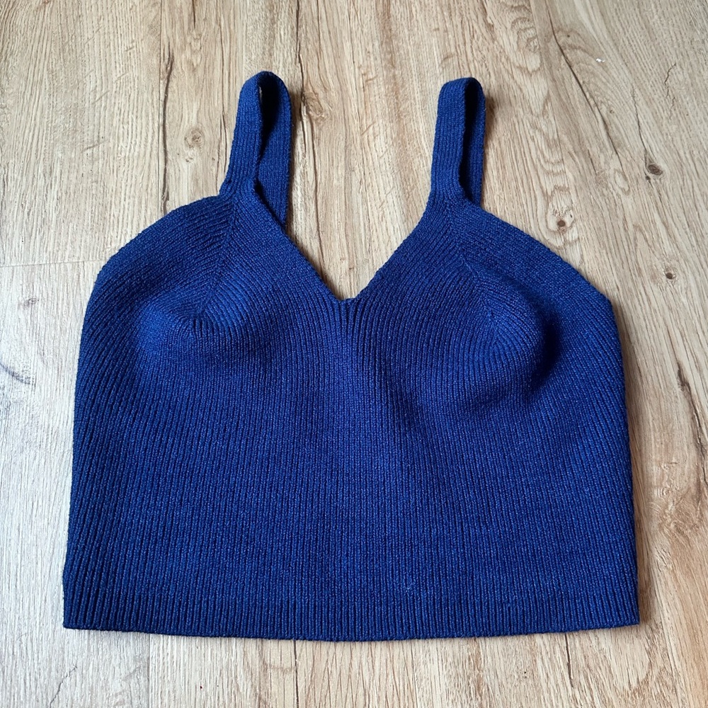 Medium navy blue top